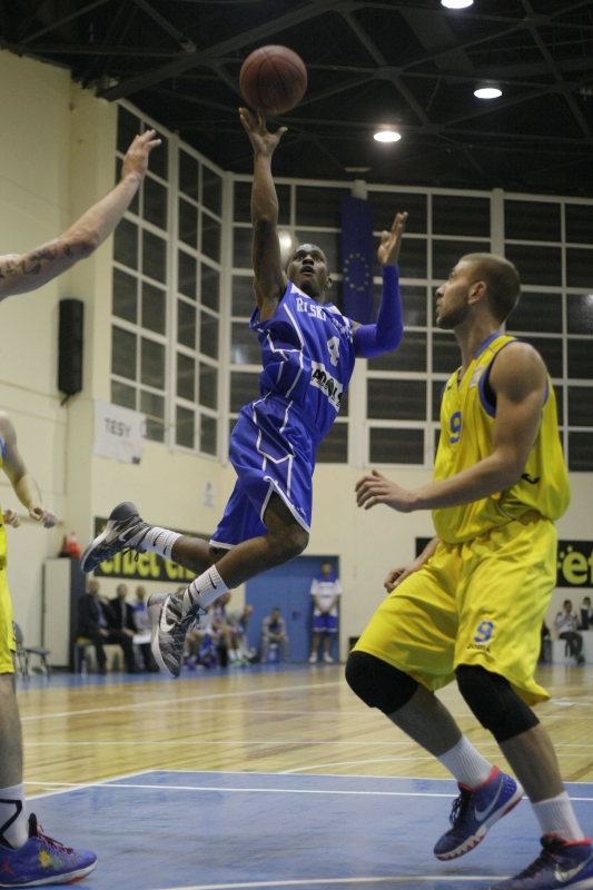 Рилски спортист удари Левски 2014 след оспорван мач в София